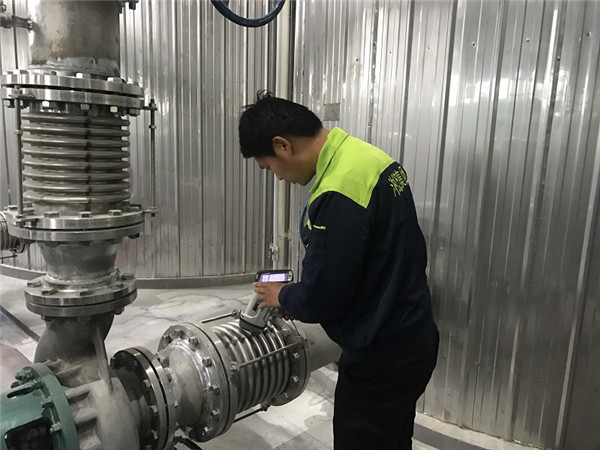 杏鑫娱乐为波纹补偿器产品进行光谱仪检测