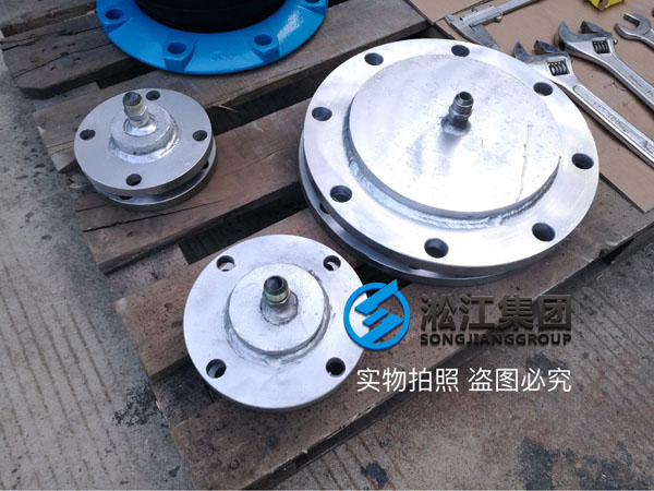 第一批新型橡胶软接头压力检测现场